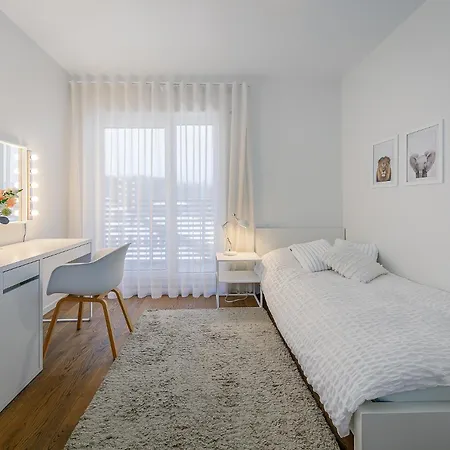 Family-friendly 3-bedroom Close To Sea