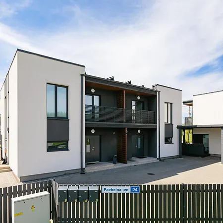 Family-friendly 3-bedroom Close To Sea *
