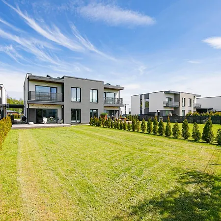 Family-friendly 3-bedroom Close To Sea Lejlighed Lubja