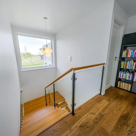 Family-friendly 3-bedroom Close To Sea Lejlighed Lubja