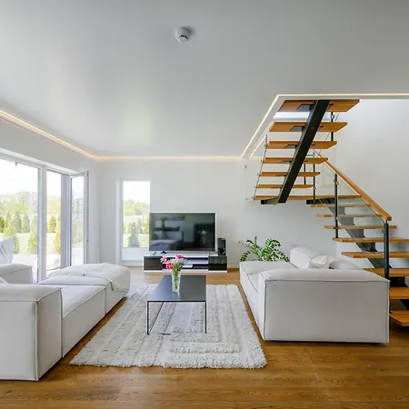 Family-friendly 3-bedroom Close To Sea Lejlighed Lubja