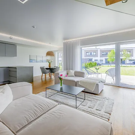 Family-friendly 3-bedroom Close To Sea Lejlighed Lubja